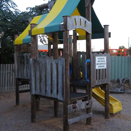 Bundaberg East Cabin And Tourist Park Экстерьер фото